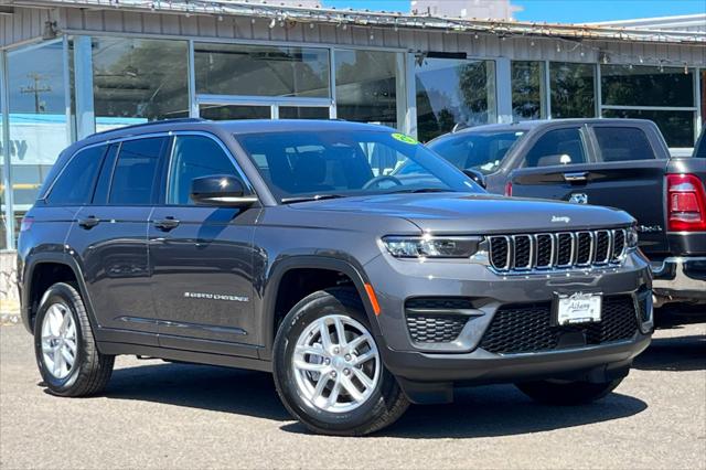 2025 Jeep Grand Cherokee GRAND CHEROKEE LAREDO X 4X4