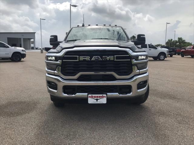2025 RAM Ram 3500 Chassis Cab RAM 3500 TRADESMAN CHASSIS REGULAR CAB 4X4 60 CA 2025 RAM Ram 3500 Chassis Cab RAM 3500 TRADESMAN CHASSIS REGULAR CAB 4X4 60 CA