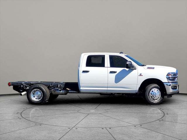 2025 RAM Ram 3500 Chassis Cab RAM 3500 TRADESMAN CREW CAB CHASSIS 4X4 60 CA 2025 RAM Ram 3500 Chassis Cab RAM 3500 TRADESMAN CREW CAB CHASSIS 4X4 60 CA