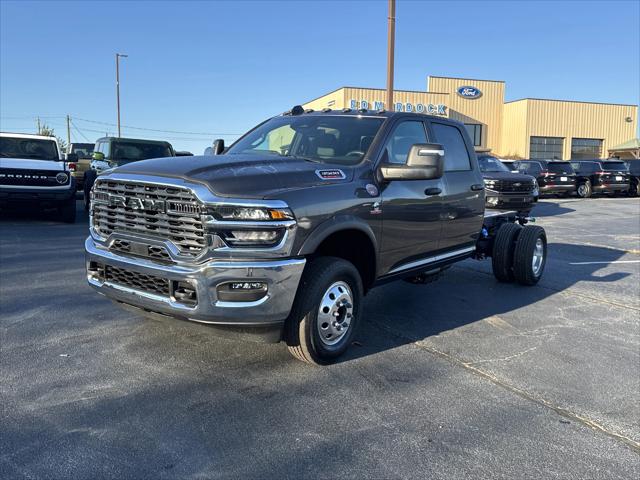 2025 RAM Ram 3500 Chassis Cab RAM 3500 TRADESMAN CREW CAB CHASSIS 4X4 60 CA