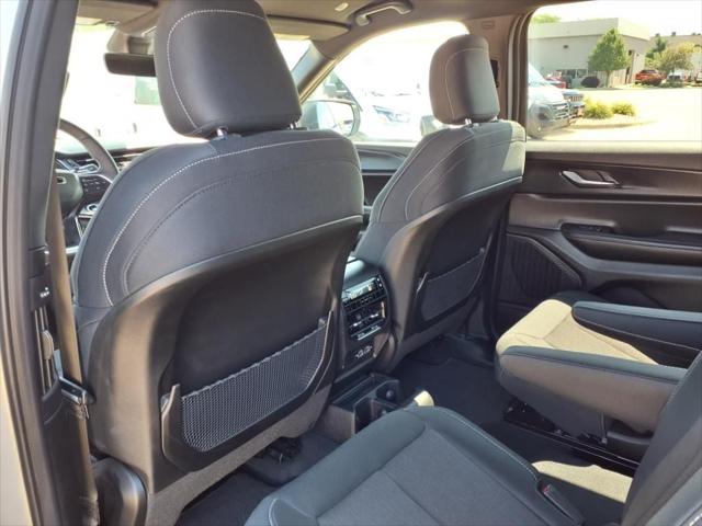 2025 Jeep Grand Cherokee Laredo 4x4
