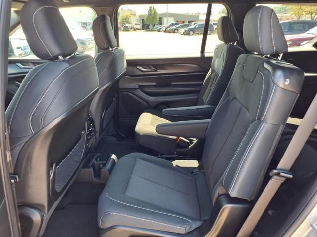 2025 Jeep Grand Cherokee Laredo 4x4