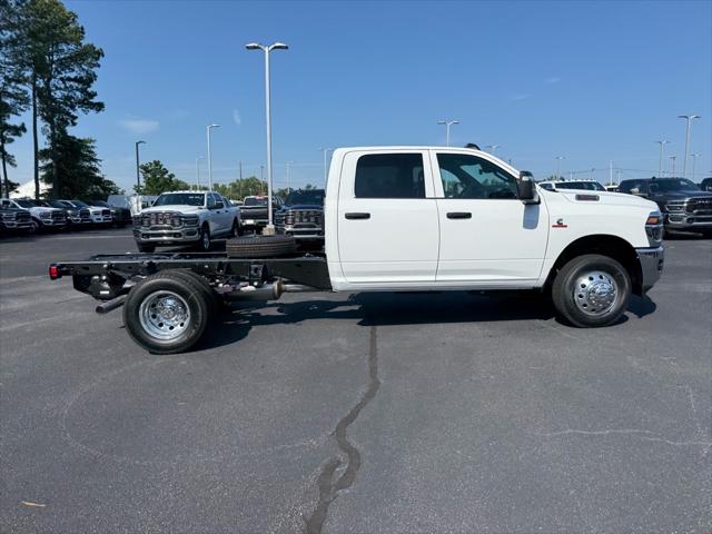 2025 RAM Ram 3500 Chassis Cab RAM 3500 TRADESMAN CREW CAB CHASSIS 4X4 60 CA 2025 RAM Ram 3500 Chassis Cab RAM 3500 TRADESMAN CREW CAB CHASSIS 4X4 60 CA