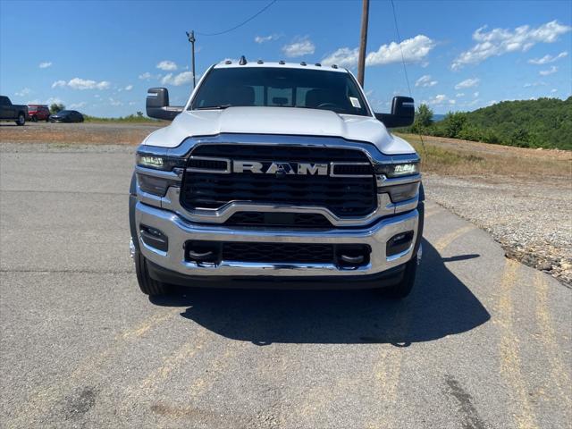 2025 RAM Ram 5500 Chassis Cab RAM 5500 TRADESMAN CHASSIS CREW CAB 4X4 60 CA