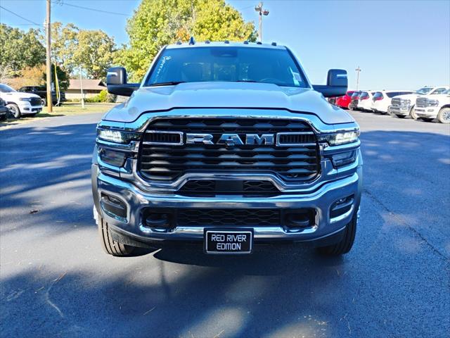 2025 RAM Ram 5500 Chassis Cab RAM 5500 TRADESMAN CHASSIS CREW CAB 4X4 60 CA 2025 RAM Ram 5500 Chassis Cab RAM 5500 TRADESMAN CHASSIS CREW CAB 4X4 60 CA