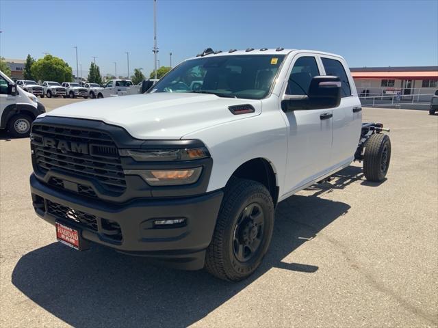 2025 RAM Ram 3500 Chassis Cab RAM 3500 TRADESMAN CREW CAB CHASSIS 4X4 60 CA