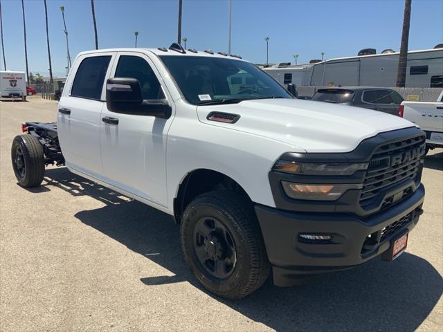 2025 RAM Ram 3500 Chassis Cab RAM 3500 TRADESMAN CREW CAB CHASSIS 4X4 60 CA