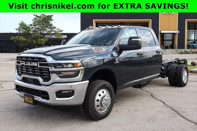 2025 RAM Ram 3500 Chassis Cab RAM 3500 TRADESMAN CREW CAB CHASSIS 4X4 60 CA