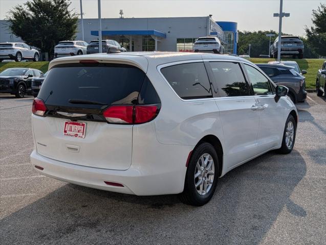 2022 Chrysler Voyager LX