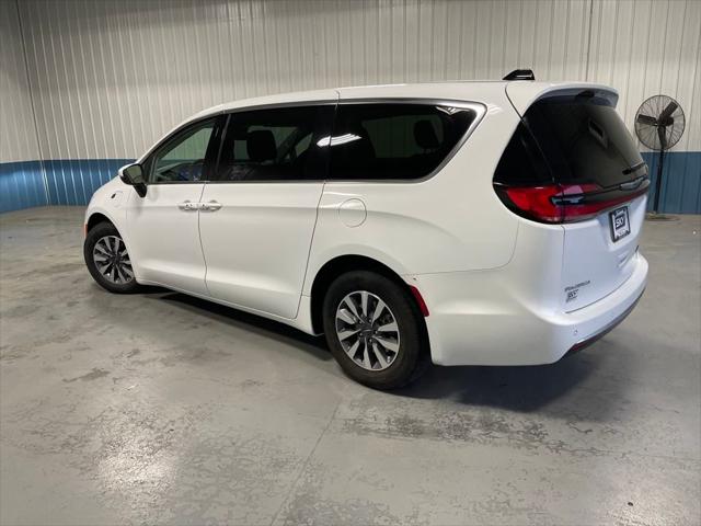 2023 Chrysler Pacifica Hybrid Touring L