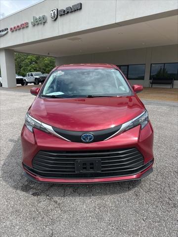 2024 Toyota Sienna LE