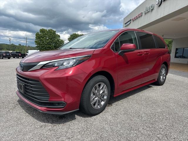 2024 Toyota Sienna LE