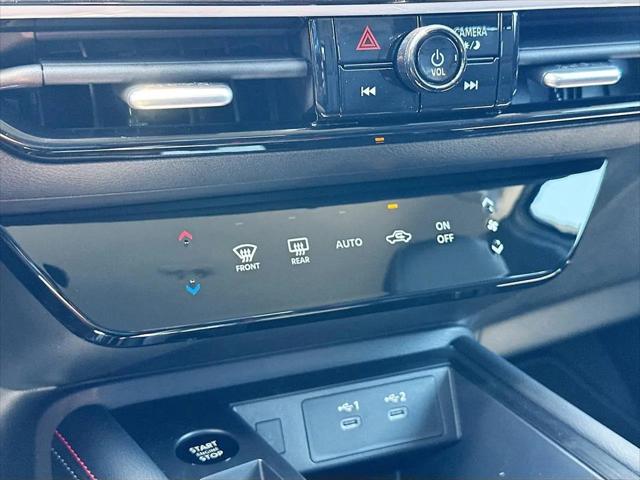 2025 Nissan Kicks SR FWD