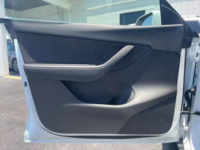 2022 Tesla Model Y Long Range Dual Motor All-Wheel Drive