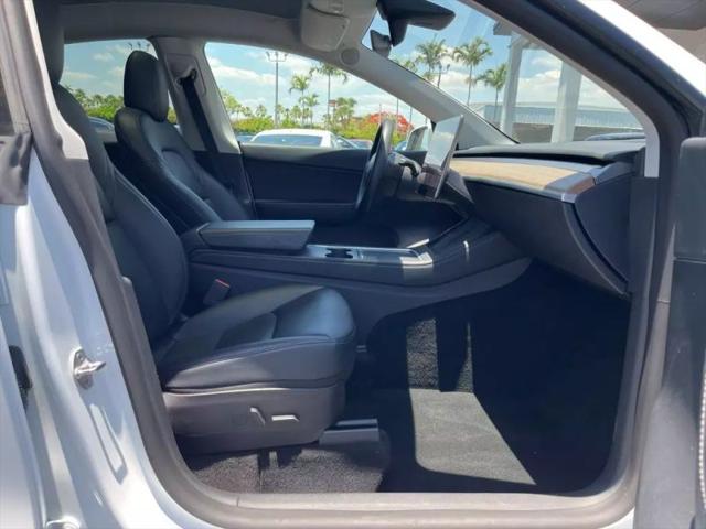 2022 Tesla Model Y Long Range Dual Motor All-Wheel Drive