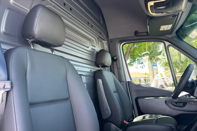 2025 Mercedes-Benz Sprinter 2500 Standard Roof 4-Cyl Diesel HO