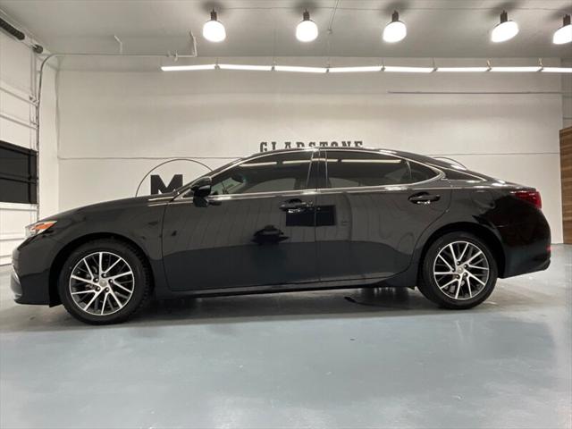2016 Lexus ES 350 Luxury Sedan V6 / Heated Cooled Seats/ 63K MILES