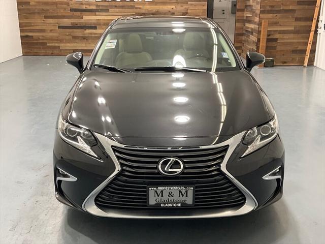 2016 Lexus ES 350 Luxury Sedan V6 / Heated Cooled Seats/ 63K MILES