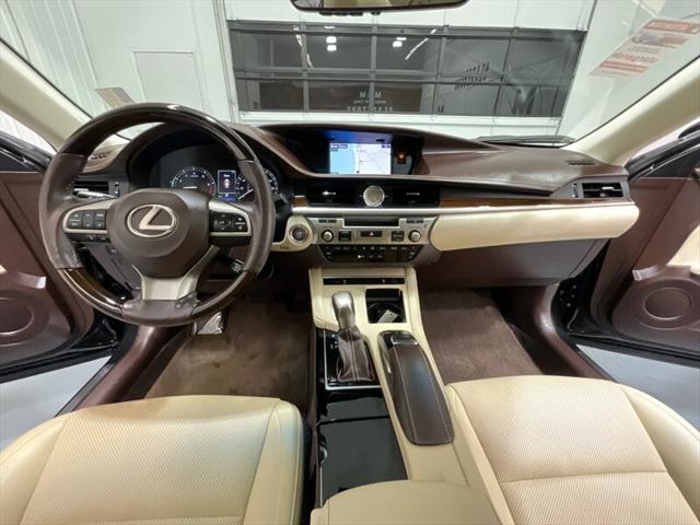 2016 Lexus ES 350 Luxury Sedan V6 / Heated Cooled Seats/ 63K MILES