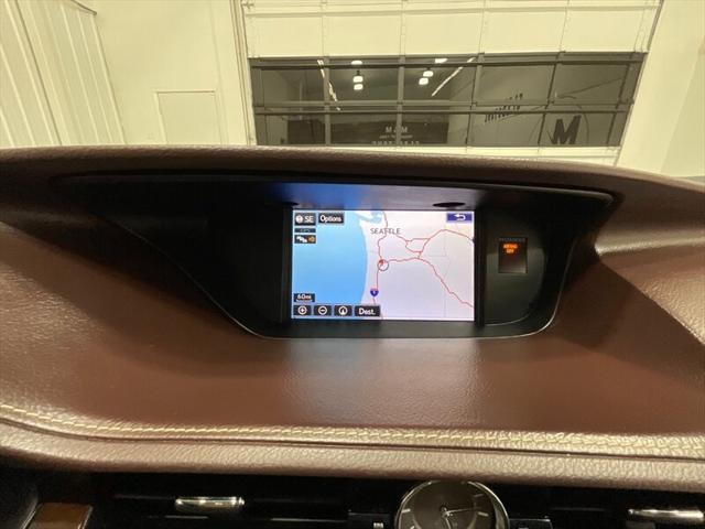 2016 Lexus ES 350 Luxury Sedan V6 / Heated Cooled Seats/ 63K MILES
