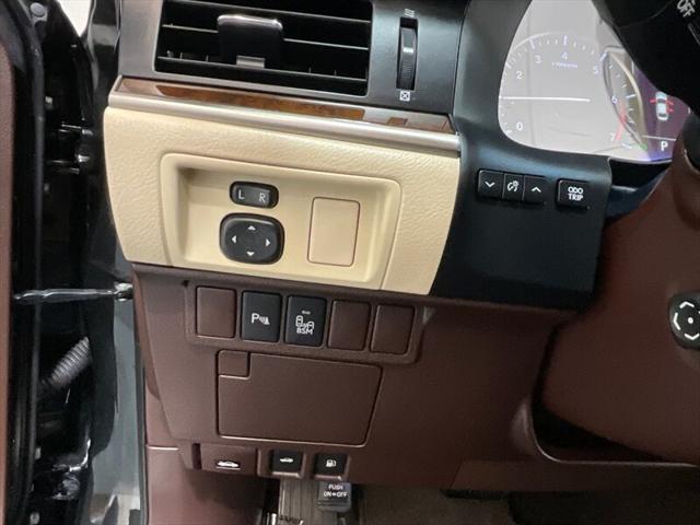 2016 Lexus ES 350 Luxury Sedan V6 / Heated Cooled Seats/ 63K MILES