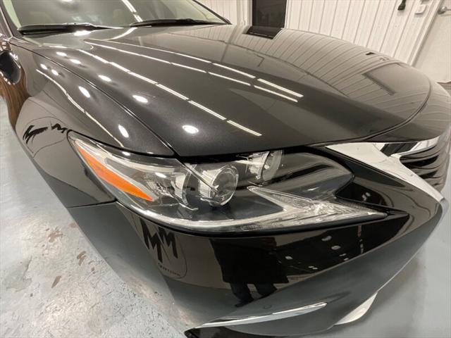 2016 Lexus ES 350 Luxury Sedan V6 / Heated Cooled Seats/ 63K MILES