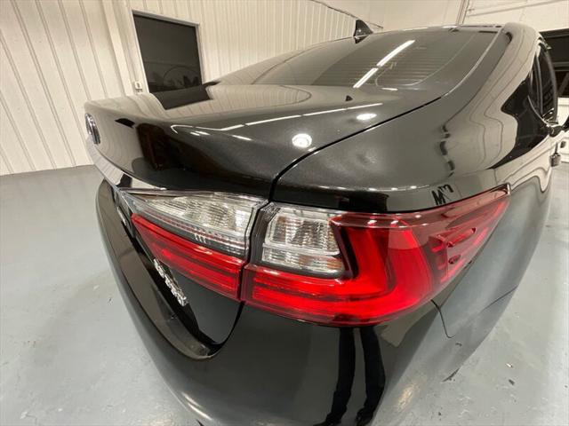 2016 Lexus ES 350 Luxury Sedan V6 / Heated Cooled Seats/ 63K MILES