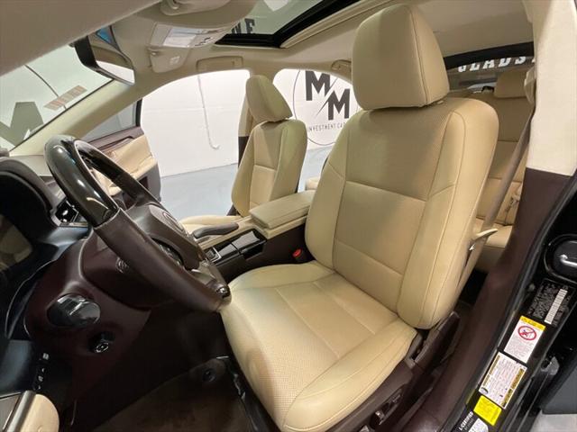 2016 Lexus ES 350 Luxury Sedan V6 / Heated Cooled Seats/ 63K MILES
