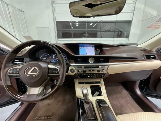 2016 Lexus ES 350 Luxury Sedan V6 / Heated Cooled Seats/ 63K MILES