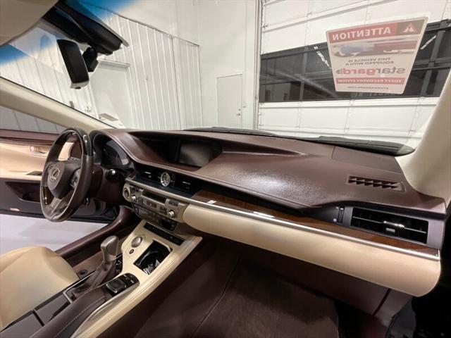 2016 Lexus ES 350 Luxury Sedan V6 / Heated Cooled Seats/ 63K MILES
