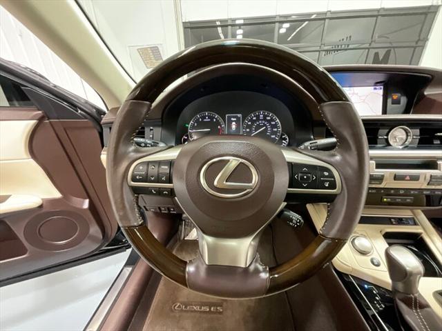 2016 Lexus ES 350 Luxury Sedan V6 / Heated Cooled Seats/ 63K MILES