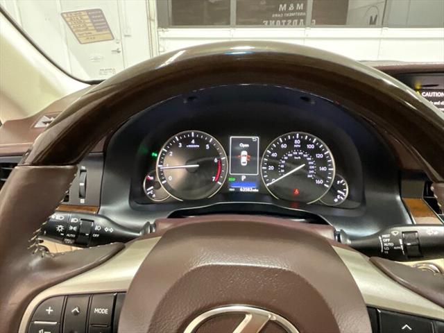 2016 Lexus ES 350 Luxury Sedan V6 / Heated Cooled Seats/ 63K MILES
