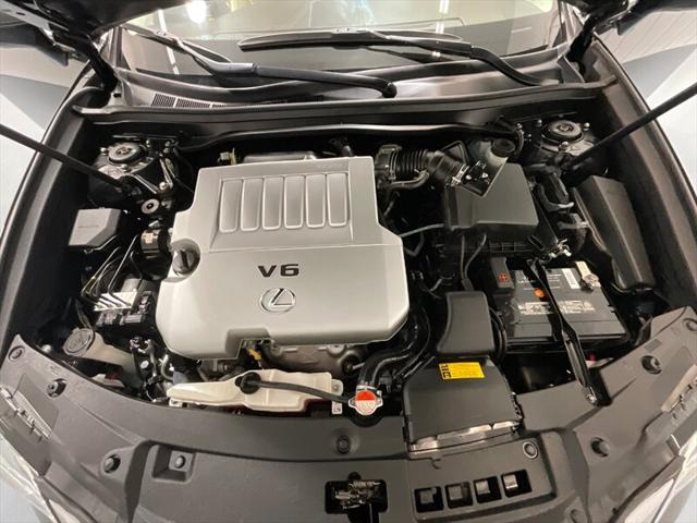 2016 Lexus ES 350 Luxury Sedan V6 / Heated Cooled Seats/ 63K MILES