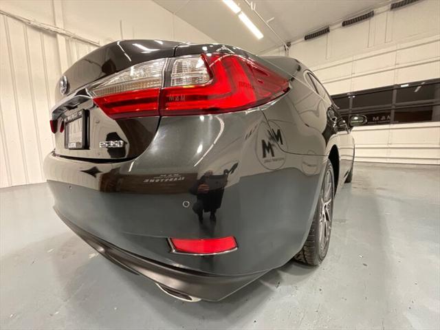 2016 Lexus ES 350 Luxury Sedan V6 / Heated Cooled Seats/ 63K MILES