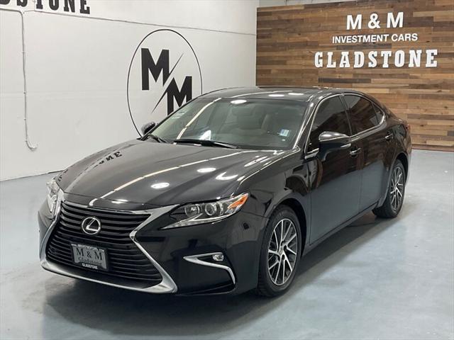 2016 Lexus ES 350 Luxury Sedan V6 / Heated Cooled Seats/ 63K MILES