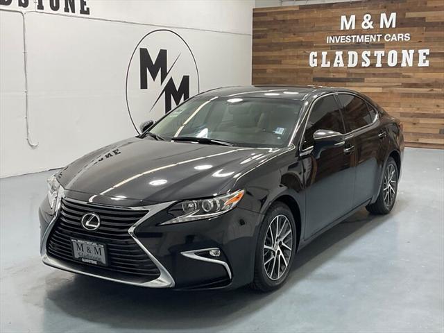 2016 Lexus ES 350 Luxury Sedan V6 / Heated Cooled Seats/ 63K MILES