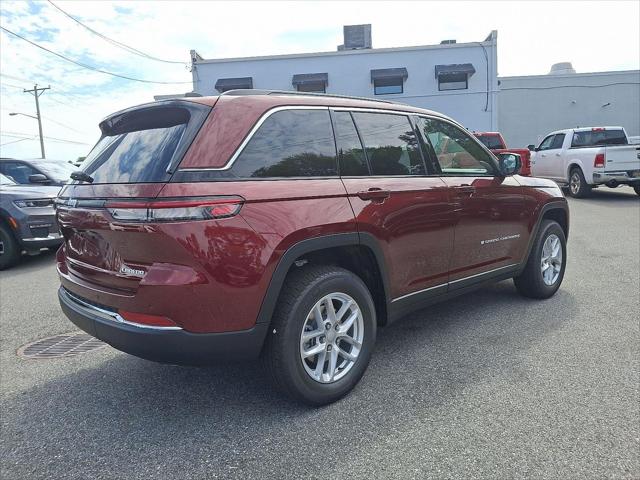 2025 Jeep Grand Cherokee GRAND CHEROKEE LAREDO X 4X4