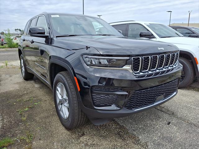 2025 Jeep Grand Cherokee GRAND CHEROKEE LAREDO X 4X4
