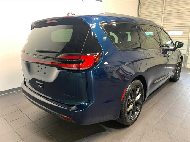 2025 Chrysler Pacifica PACIFICA LIMITED