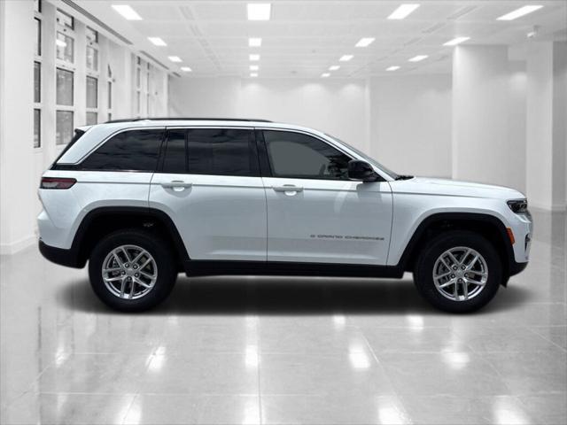 2025 Jeep Grand Cherokee GRAND CHEROKEE LAREDO X 4X2