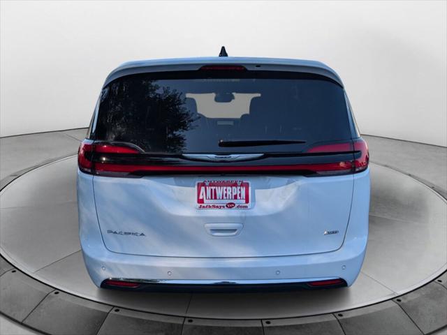 2025 Chrysler Pacifica PACIFICA SELECT AWD