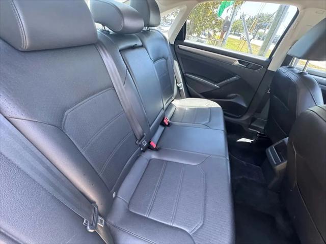 2017 Volkswagen Passat 1.8T R-Line