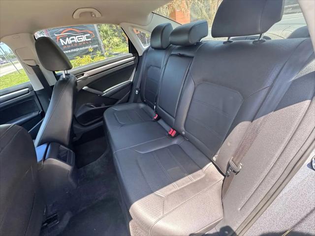 2017 Volkswagen Passat 1.8T R-Line