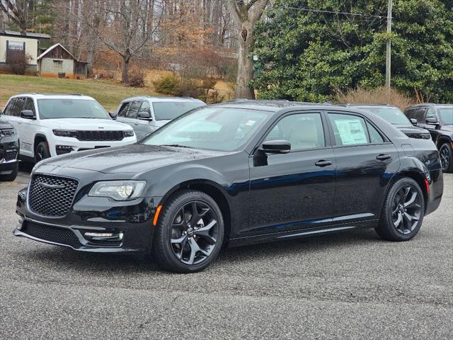 2023 Chrysler 300 Touring L