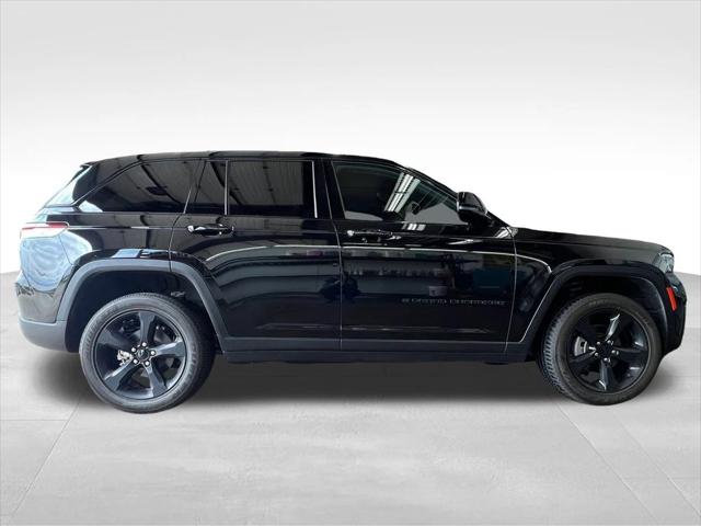 2022 Jeep Grand Cherokee Altitude 4x4 2022 Jeep Grand Cherokee Altitude 4x4