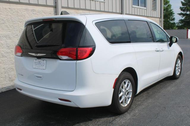 2022 Chrysler Voyager LX
