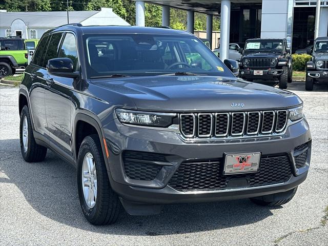 2023 Jeep Grand Cherokee Laredo 4x2