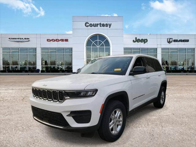 2023 Jeep Grand Cherokee Laredo 4x2