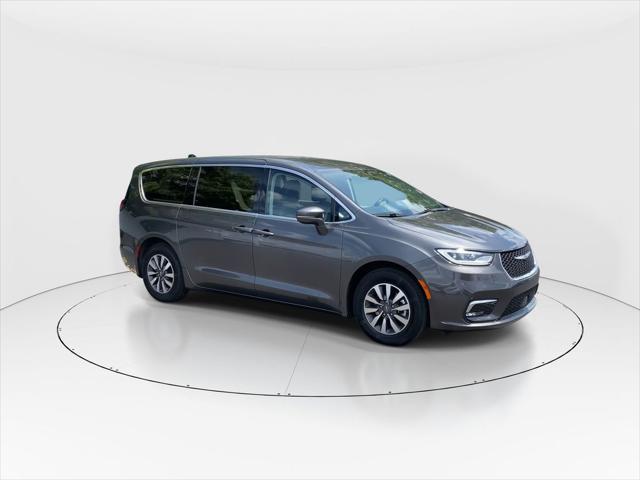2022 Chrysler Pacifica Hybrid Touring L 2022 Chrysler Pacifica Hybrid Touring L