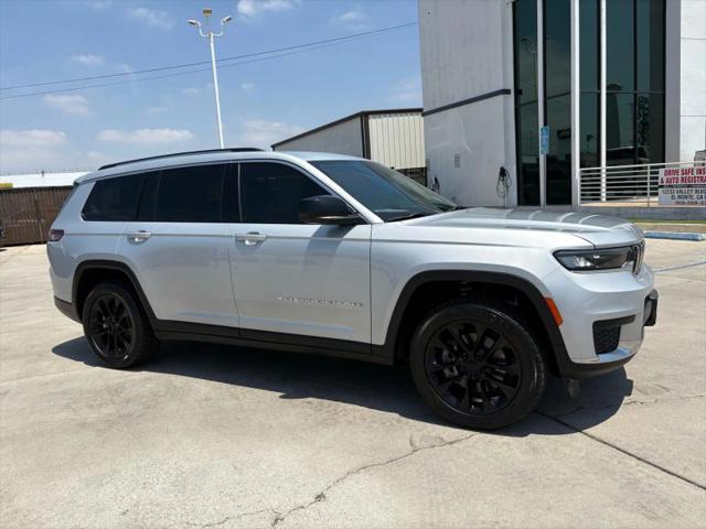 2023 Jeep Grand Cherokee L Laredo 4x4
